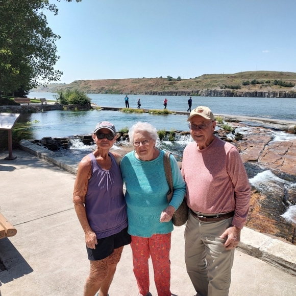 Bertha. Show some L❤️VE  silent show TODAY MONDAY 10/25 1037 am eastern - Picture 8 of 16